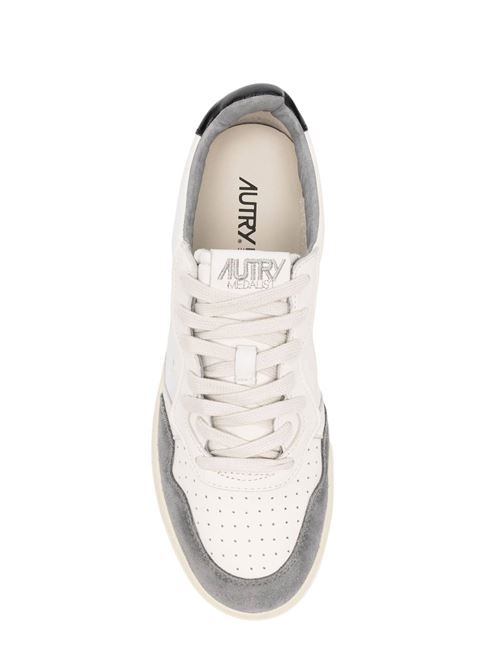 MEDALIST LOW SNEAKERS IN WHITE LEATHER Autry | AULMGS23GREY/BLACK