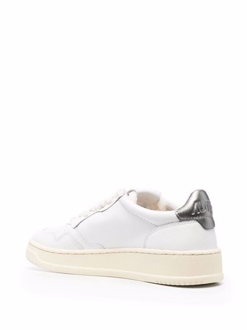 MEDALIST LOW SNEAKERS IN WHITE AND SILVER METALLIC LEATHER AUTRY | AULWLL05WHT/SILVER