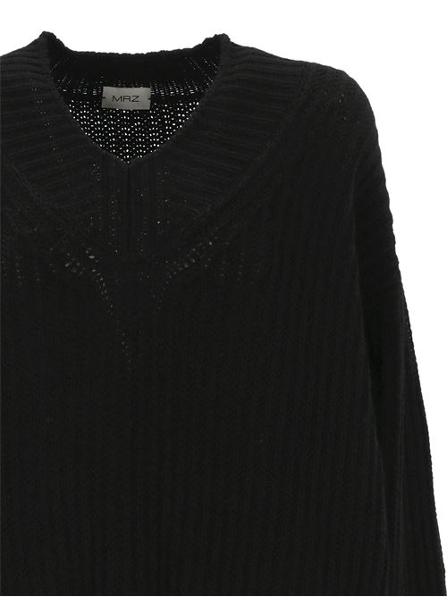 Sweater with side slits MRZ | 01949917