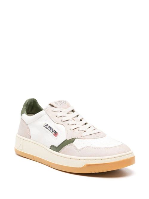 Sneaker con  pannelli in tela bianca/beige cipria/verde AUTRY | AULMDS06WHT/CYPRS